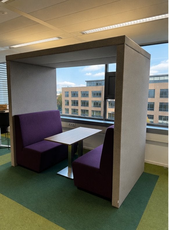 Akoestische vergader-/werkcabine met tafel en banken,450euro, Ophalen of Verzenden, Gebruikt, Inrichting