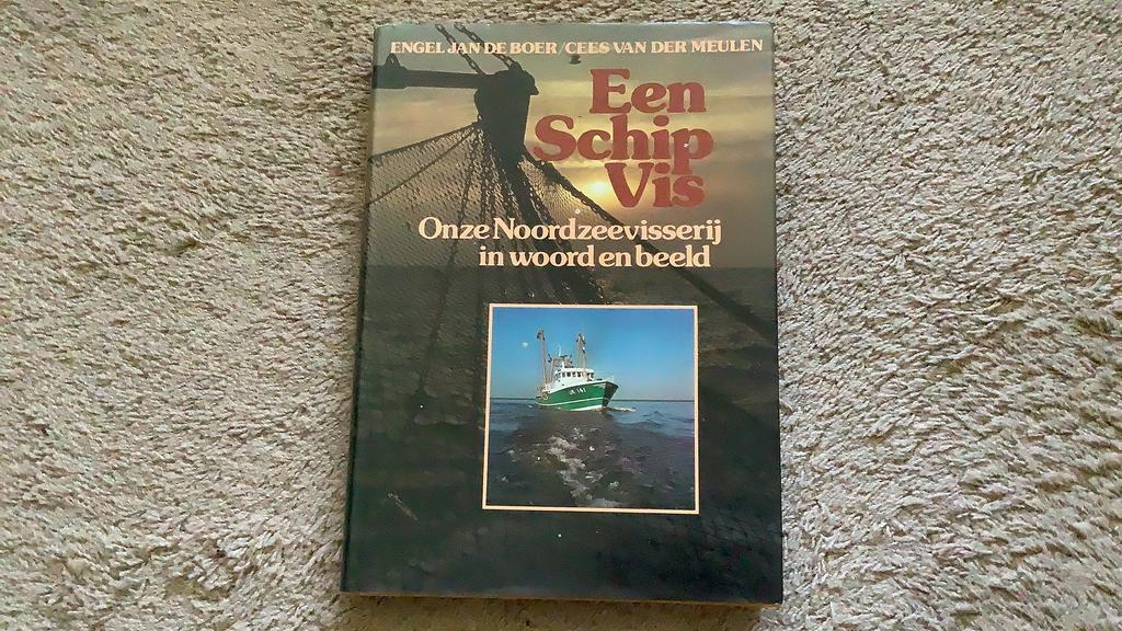 Een Schip Vis. Noordzeevisserij in woord en beeld., Ophalen of Verzenden, 20e eeuw of later, Zo goed als nieuw