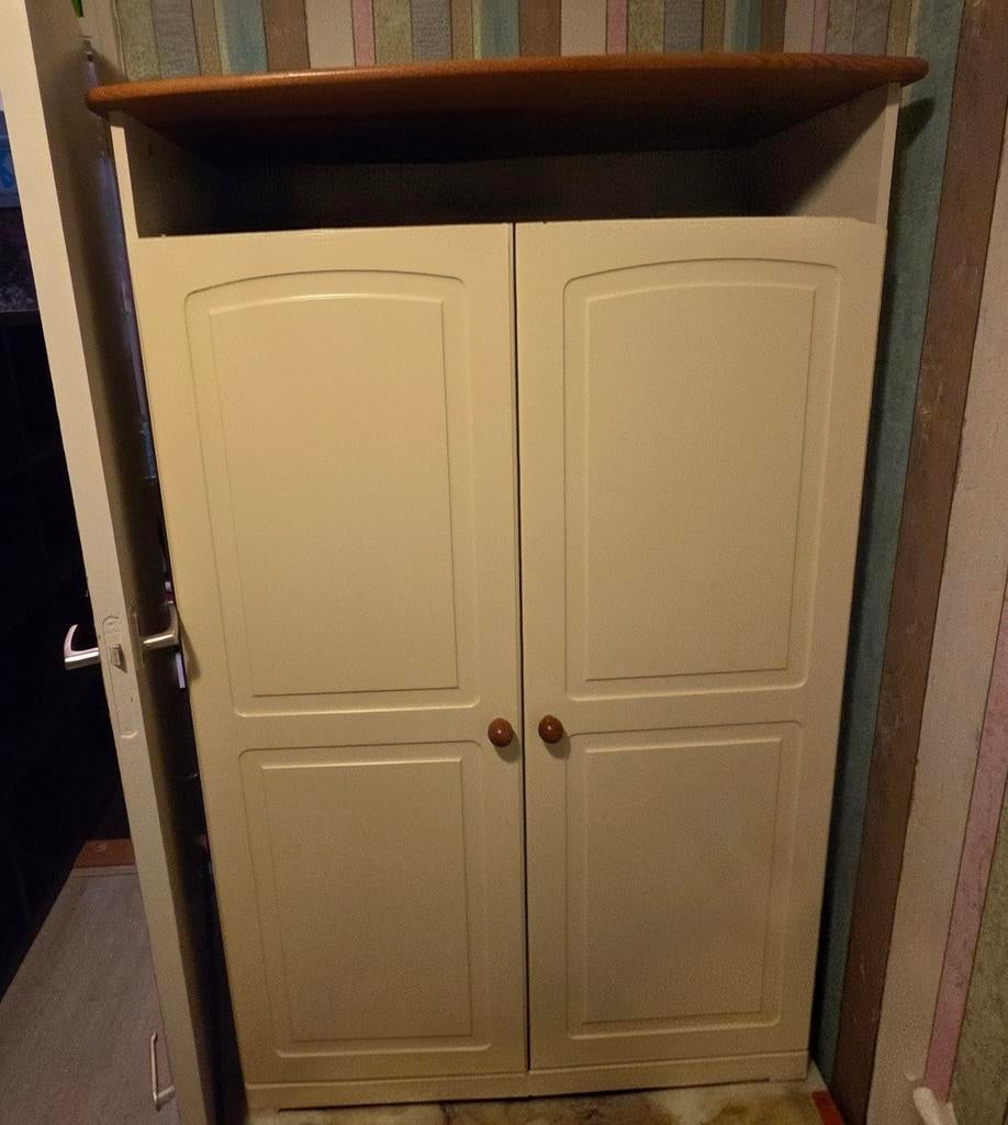 Gratis Complete stevige babykamer z.s.m weg anders stort, Kinderen en Baby's, Kinderkamer | Complete kinderkamers, Ophalen, Gebruikt