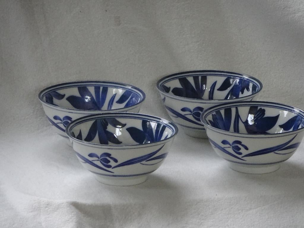 Vier Donburi kommen (rijst noedels salade), Keramiek, Ophalen of Verzenden, Zo goed als nieuw, Kom(men)