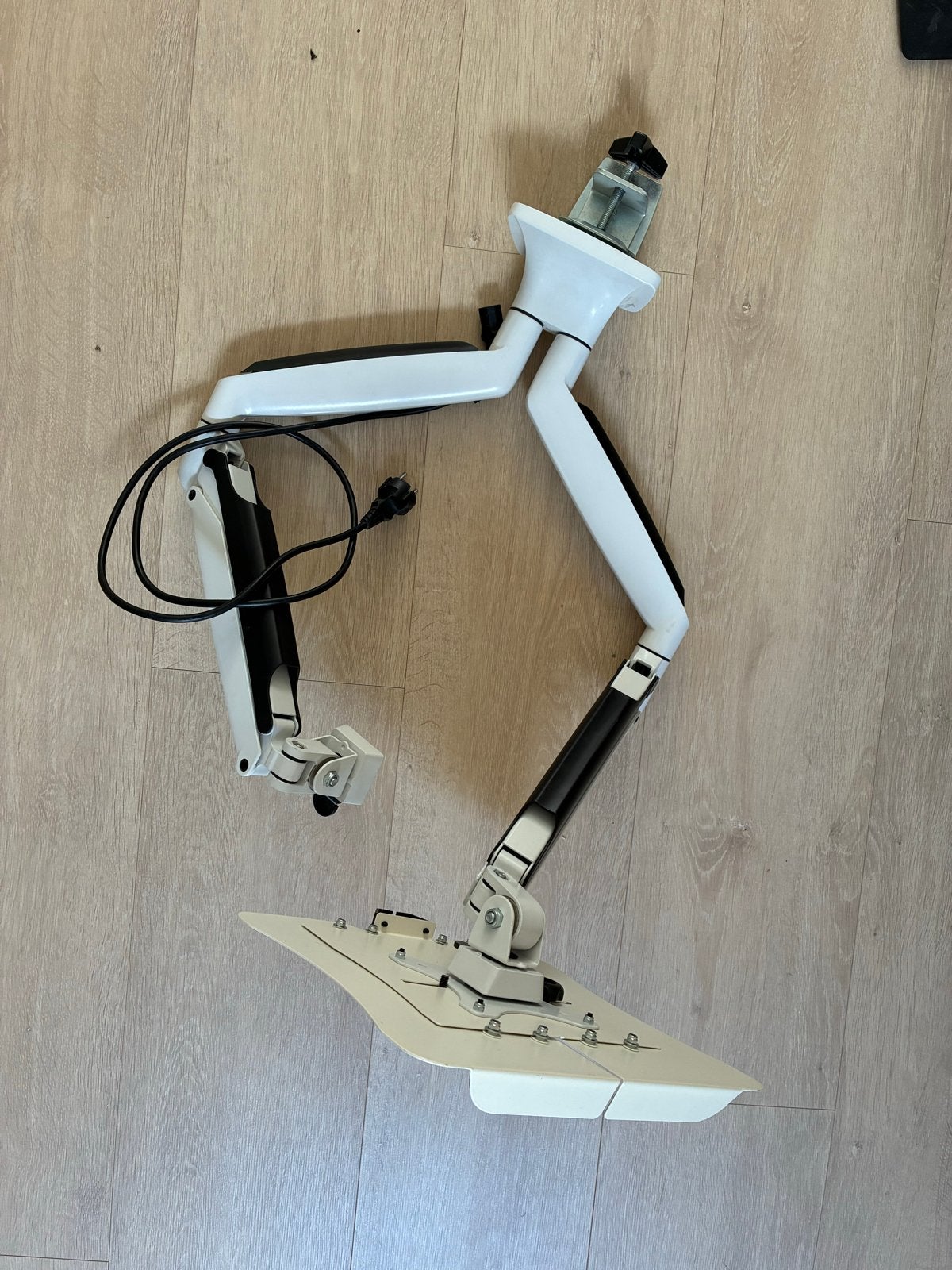 Jarvis dual monitorarm / robotarm voor bureau, Ophalen, Gebruikt