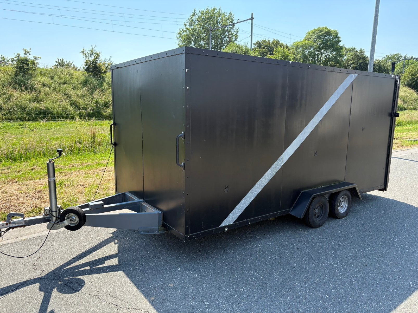 XL GESLOTEN TRAILER MET OPRIJKLEP., Ophalen, Gebruikt