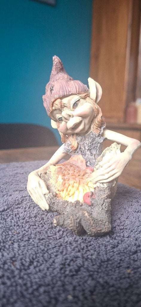 Pixie met egel op schoot, Meerkleurig, Overige materialen, Overige stijlen, Ophalen of Verzenden