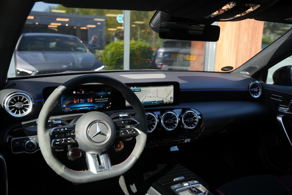 Mercedes-Benz A-klasse AMG 35 4MATIC Aero Pack Burmester Wid, Auto's, Automaat, Automatische klimaatregeling, Gebruikt, 4 cilinders