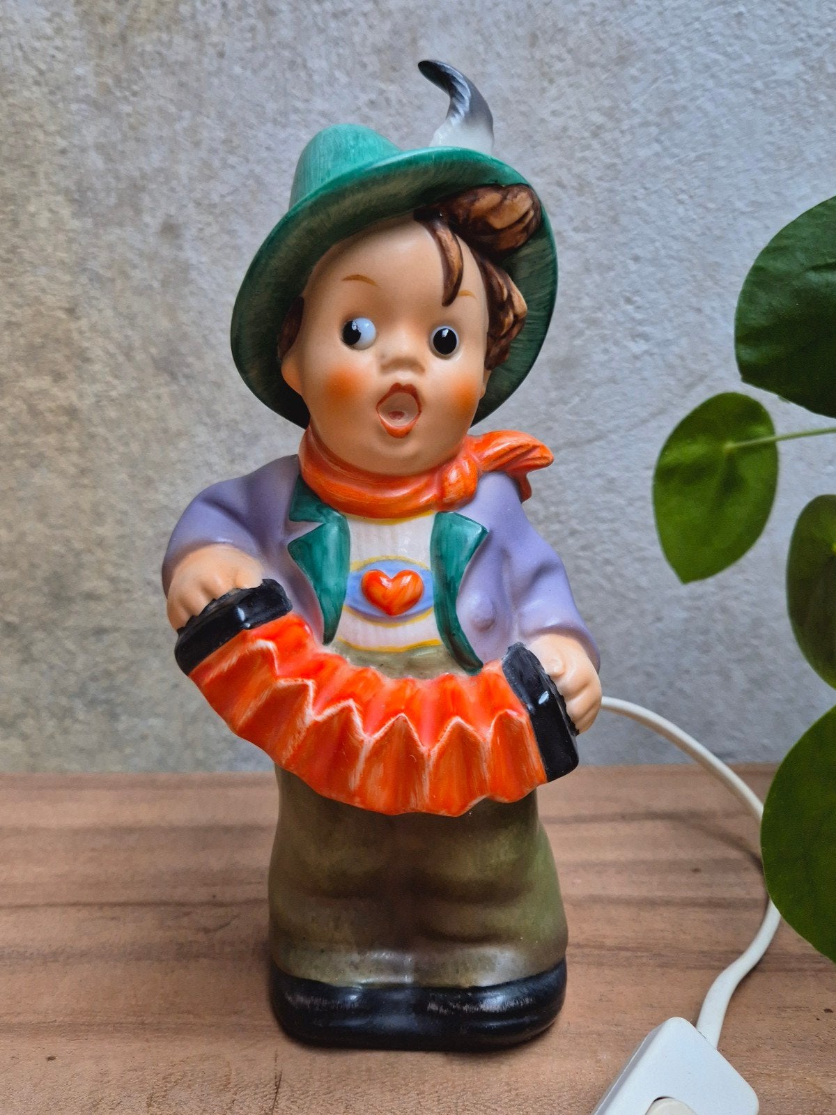 Vintage Goebel Porseleinen Lampje Jongen met Accordeon, Ophalen of Verzenden