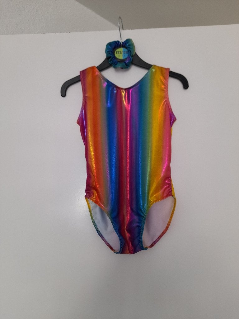 Nieuw!! Vrolijk turnpakje maat 110-116, Sport en Fitness, Turnen, Overige kleuren, Nieuw, Turnpak(je), Kindermaat 122 t/m 140
