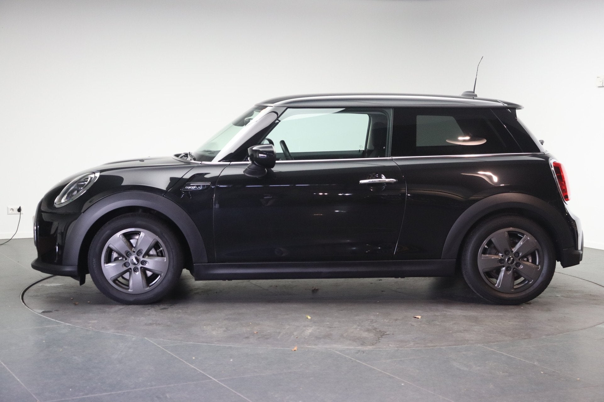 MINI Hatchback Cooper Automaat / LED / Airconditioning / Cru, Gebruikt, 4 stoelen, Origineel Nederlands, Bedrijf