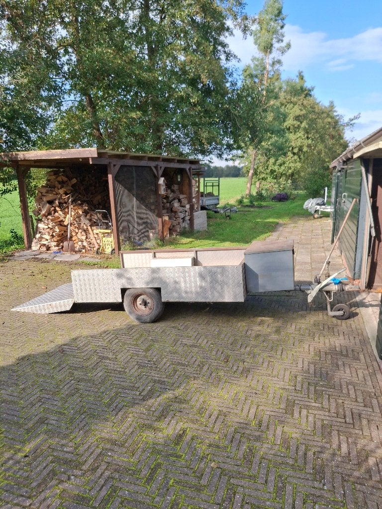 Aanhanger/aanhangwagen met aluminium oprijplaat/ opbergkist, Ophalen, Gebruikt