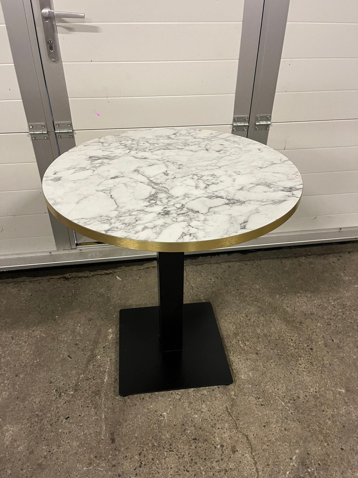 4 stuks horeca ronde bistro tafels Marmerlook gouden rand, Ophalen