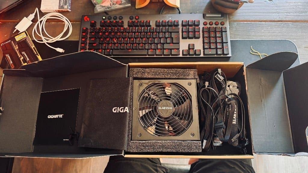 Gigabyte G750H PC Voeding (750W - 80 Plus Gold), Computers en Software, Interne voedingen, Ophalen of Verzenden, Gebruikt
