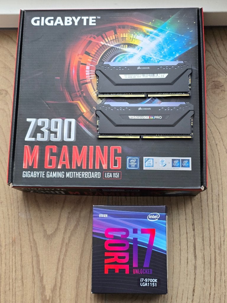 Upgrade - Gigabyte Z390 - Intel i7-9700K - Corsair 16GB DDR4, Computers en Software, Moederborden, Ophalen, LGA 1151, DDR4, Zo goed als nieuw