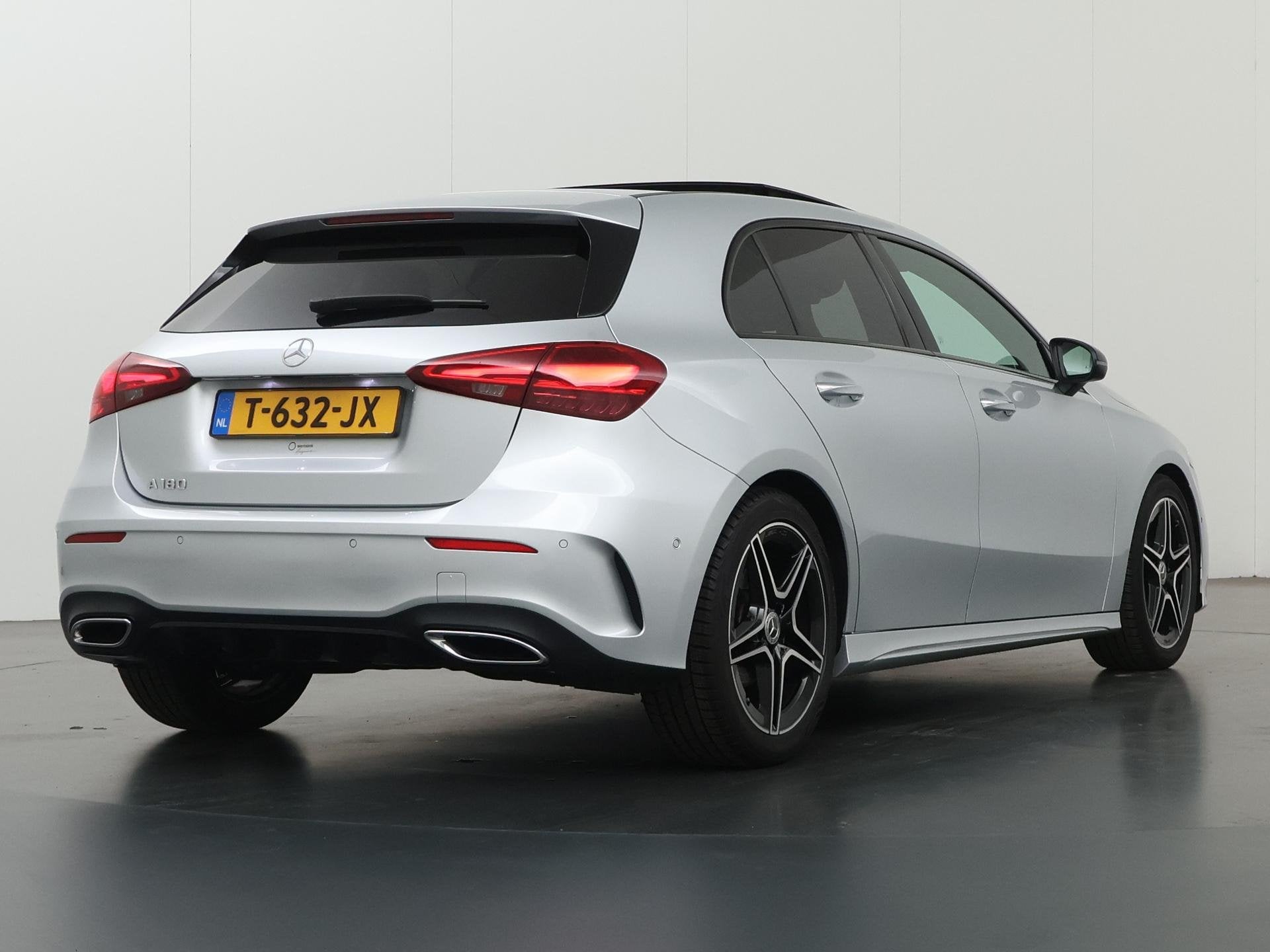 Mercedes-Benz A-klasse 180 AMG Line | Night pakket | Panoram, Auto's, Mercedes-Benz, Dealer onderhouden, 136 pk, Gebruikt, 4 cilinders