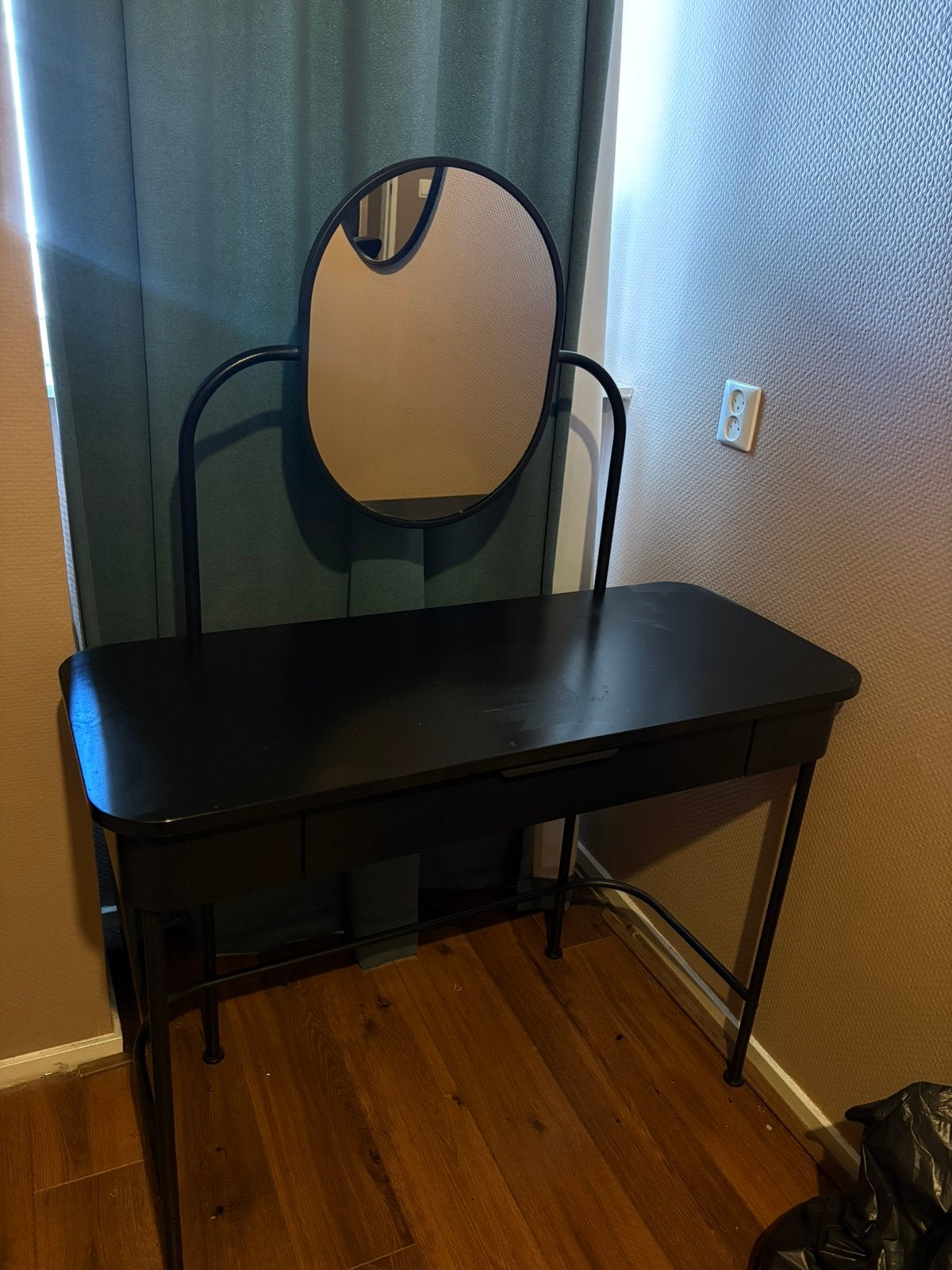 zwarte make-up tafel IKEA ‼️MOET ZSM WEG‼️, Huis en Inrichting, Tafels | Kaptafels, Ophalen, Gebruikt, 50 tot 100 cm, Minder dan 100 cm