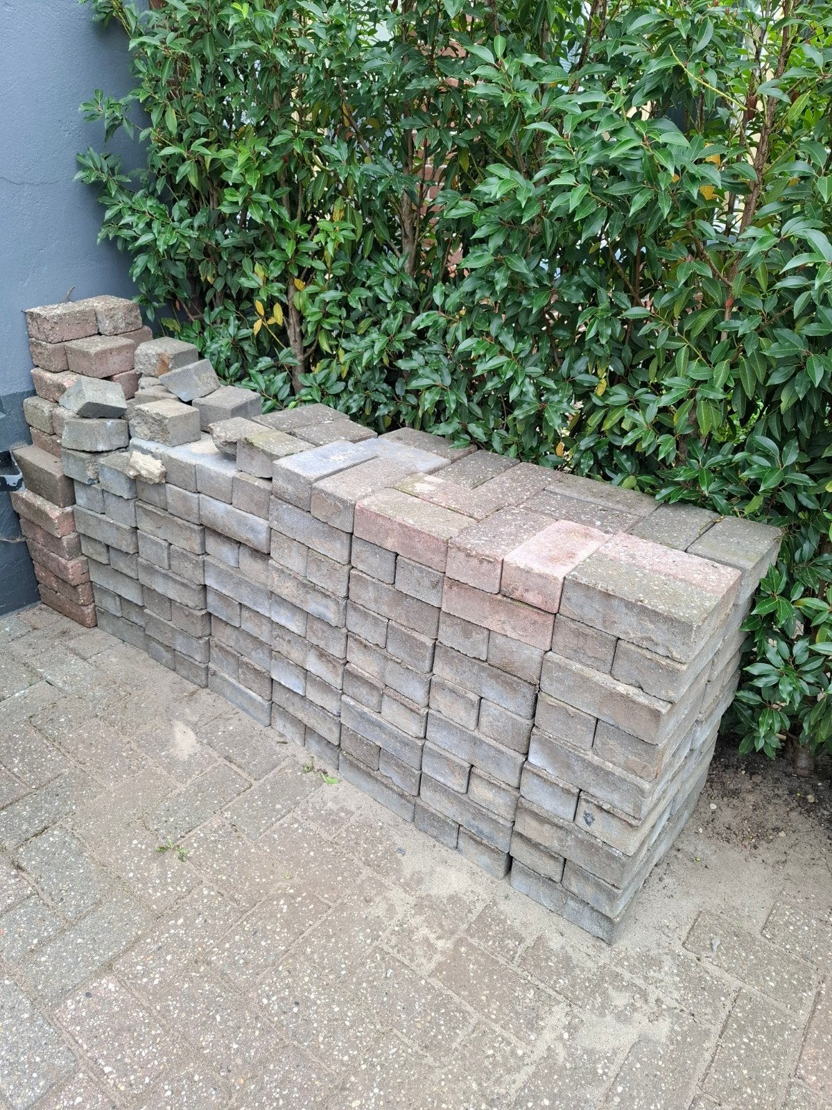 gratis partij betonnen klinkers, Ophalen, Gebruikt, Klinkers, 10 m² of meer