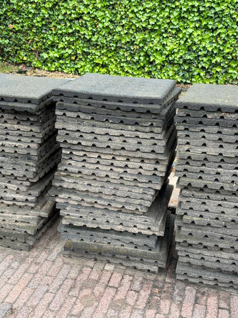 Rubberen tegels 50x50 cm gebruikt 28m2, Tuin en Terras, Tegels en Klinkers, Ophalen, Gebruikt, Overige typen, Rubber