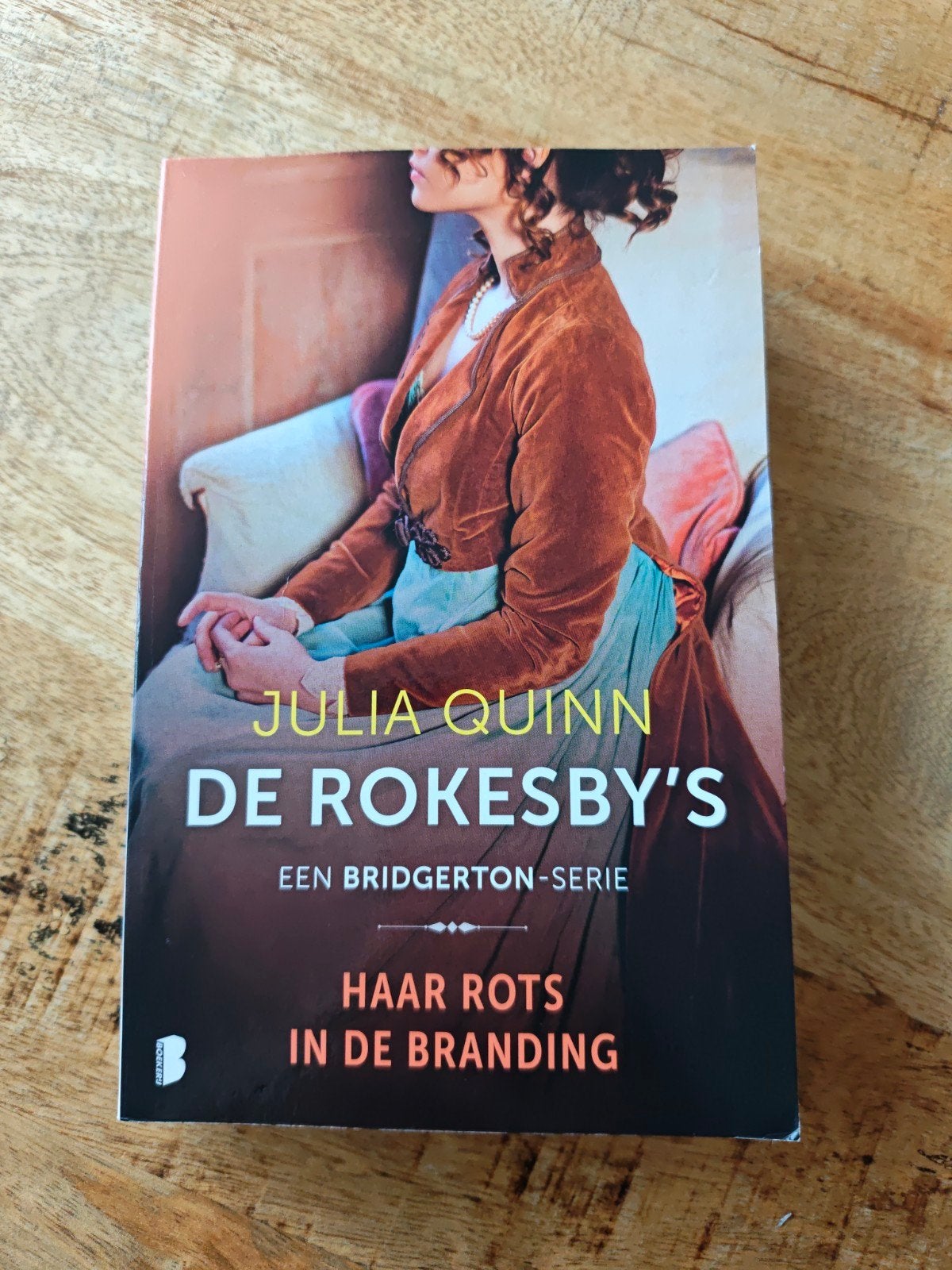 Julia Quinn - De Rokesby's: Haar Rots in de Branding, Ophalen of Verzenden, Zo goed als nieuw, Nederland, Julia Quinn
