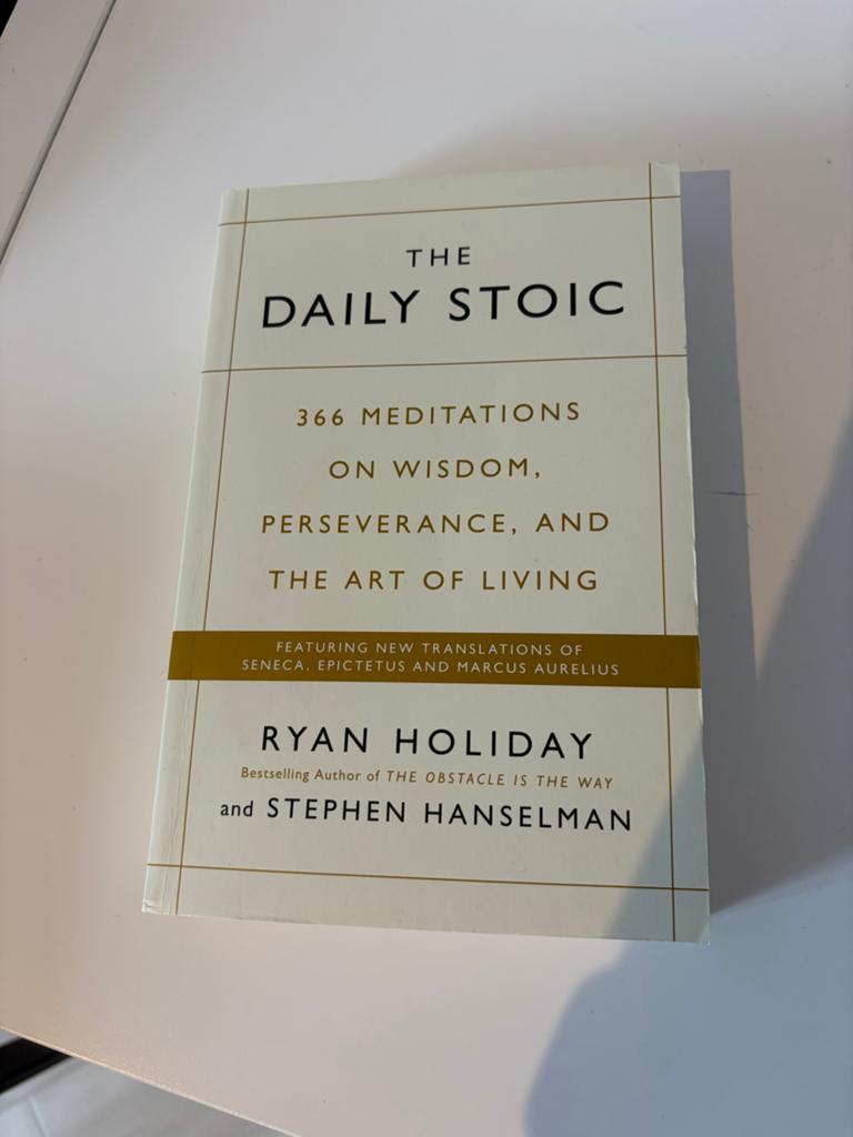 The Daily Stoic - Ryan Holiday (Engels), Ophalen of Verzenden, Zo goed als nieuw, Wijsbegeerte of Ethiek
