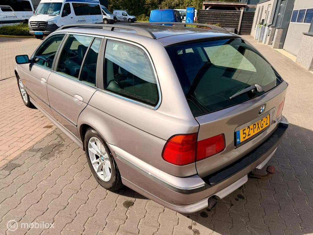 BMW e39 520i Touring, nieuwe apk, hand geschakeld youngtimer, foto 4