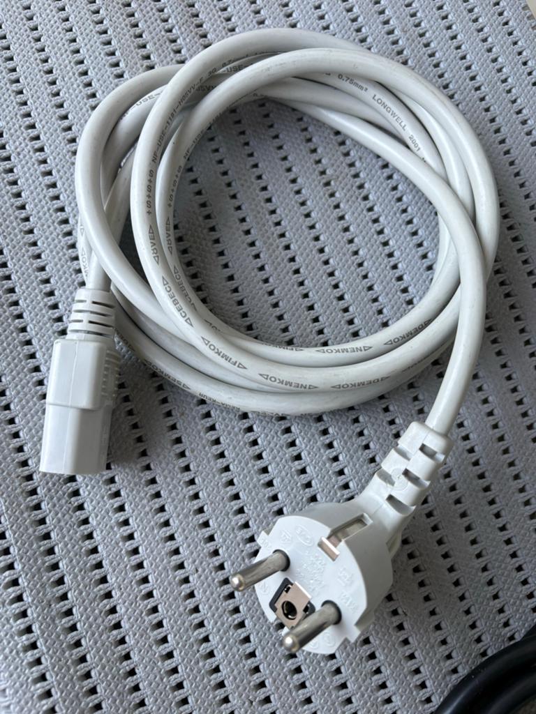 Stroomkabel C13 naar Schuko - zwart, Doe-het-zelf en Verbouw, Ophalen of Verzenden, Zo goed als nieuw, Kabel of Snoer