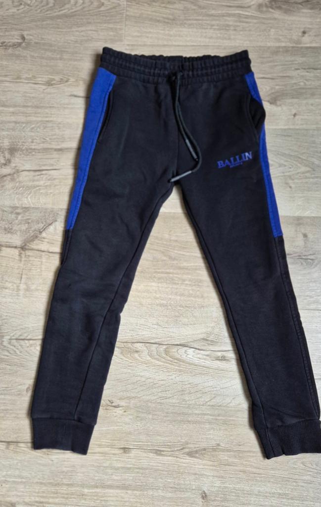 Zwarte joggingbroek.
Merk: Ballin | Maat 140, Broek, Jongen of Meisje, Ophalen of Verzenden, Zo goed als nieuw