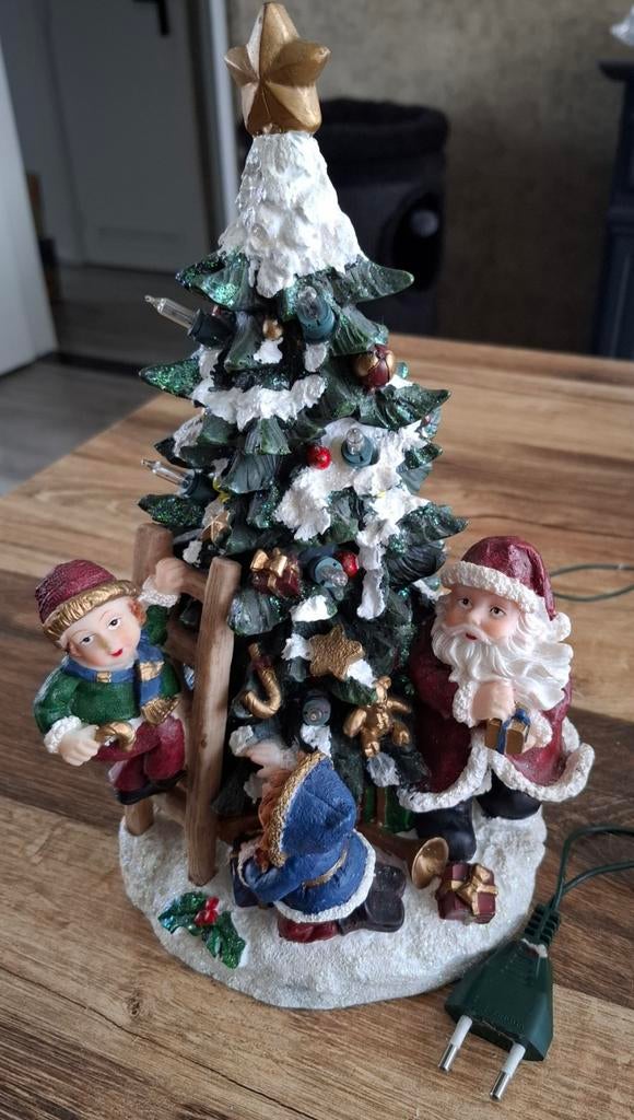 kerstboom met kerstman en elfen figuren op stroom, Diversen, Kerst, Ophalen of Verzenden, Gebruikt