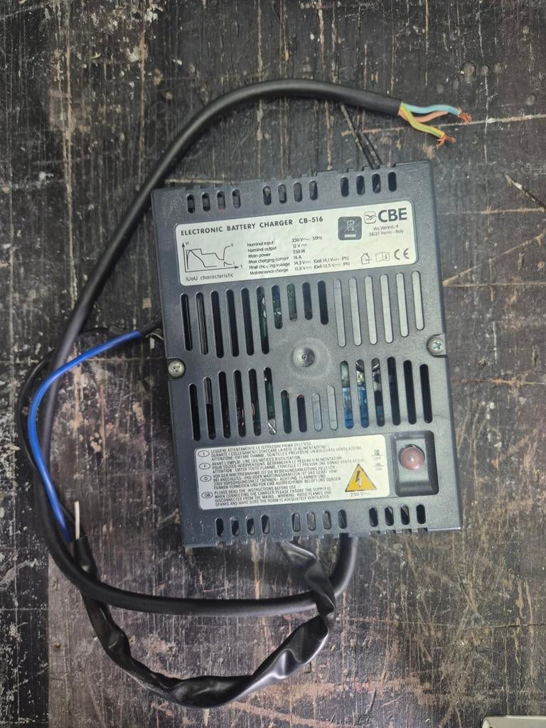 CBE-516 Acculader huishoudaccu lader 12v  en 16a., Caravans en Kamperen, Ophalen of Verzenden