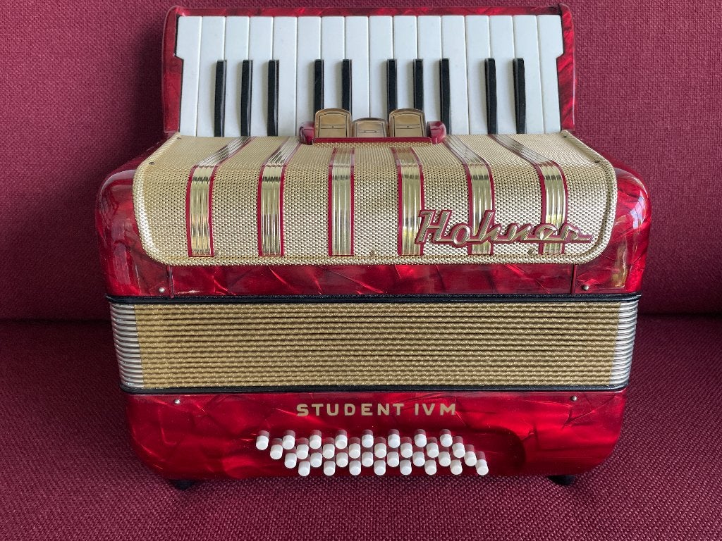 Kleine duitse Hohner Student VM accordeon.32 bas .Licht, Muziek en Instrumenten, Accordeons, Met koffer, Hohner, 48-bas, Gebruikt