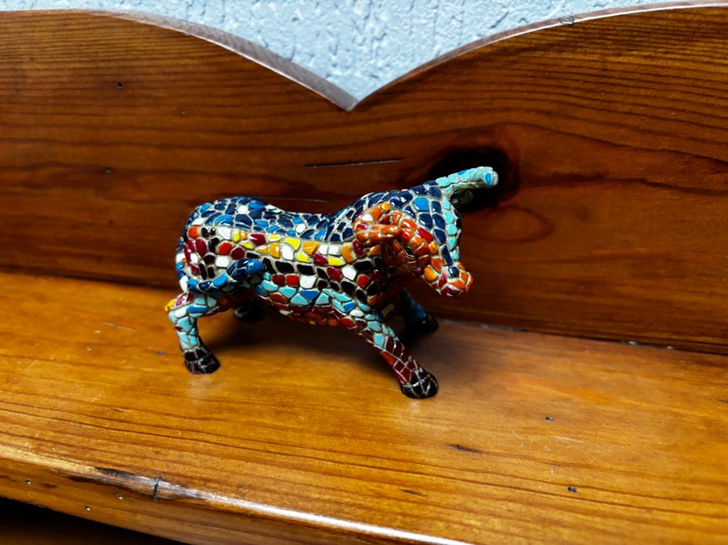 Stier in Gaudi-mozaïek stijl uit Spanje - Barcelona, Ophalen, Minder dan 20 cm, Art nouveau, Beschilderd