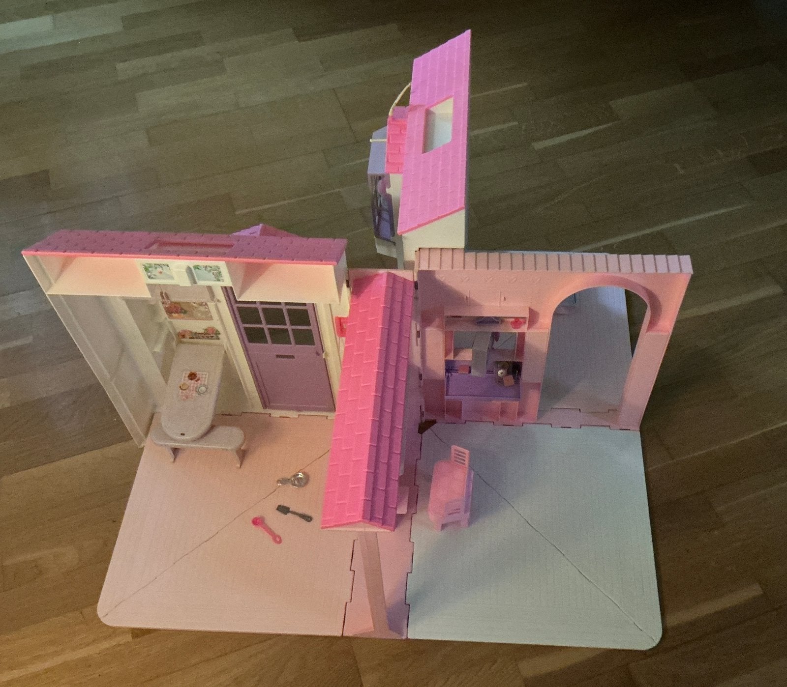 Barbiehuis, Kinderen en Baby's, Ophalen of Verzenden, Gebruikt, Poppenhuis