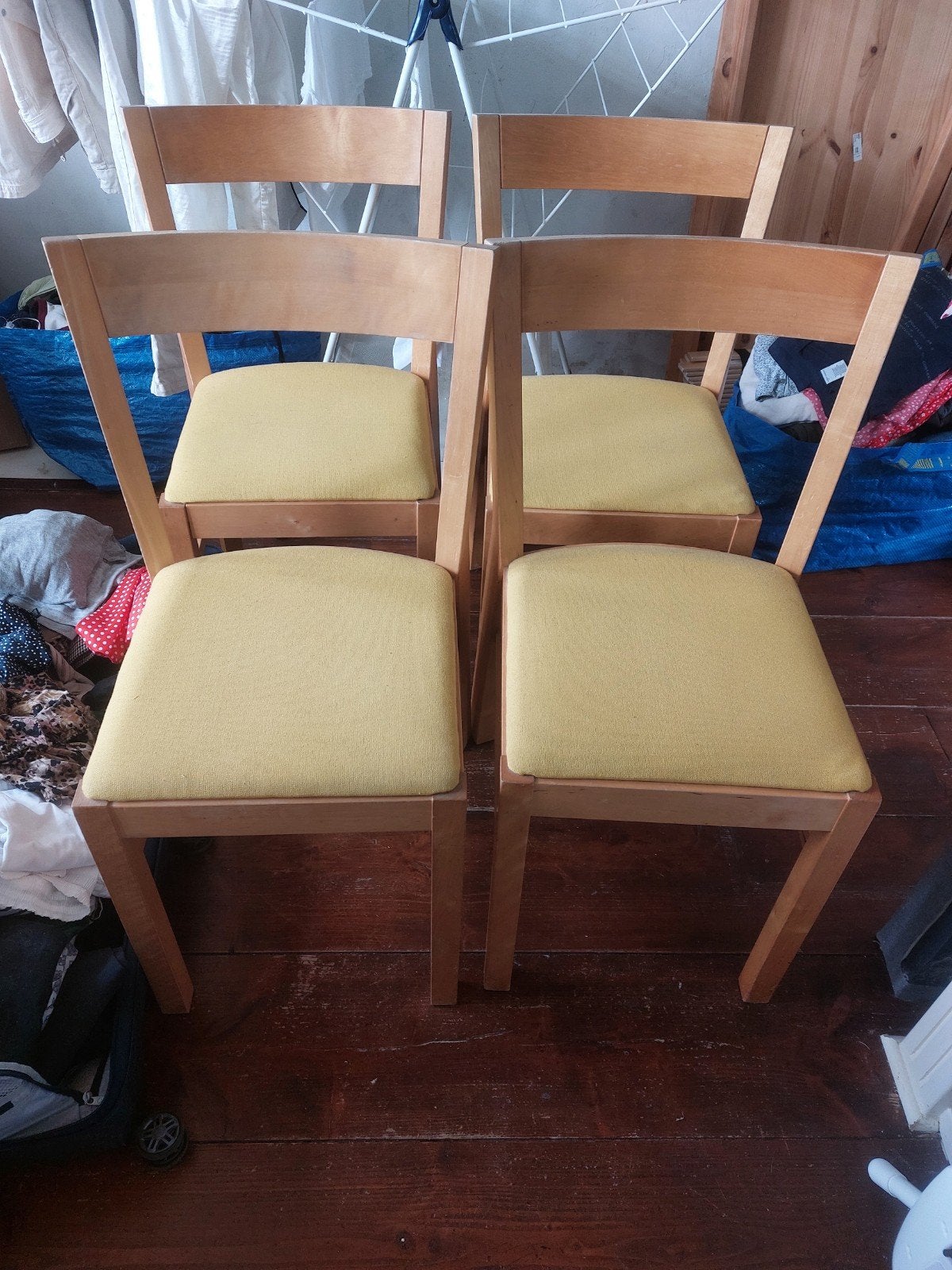 4 houten Ikea Roger stoelen, herbekleed in geel, Huis en Inrichting, Stoelen, Ophalen, Gebruikt, Overige kleuren, Modern, Scandinavisch