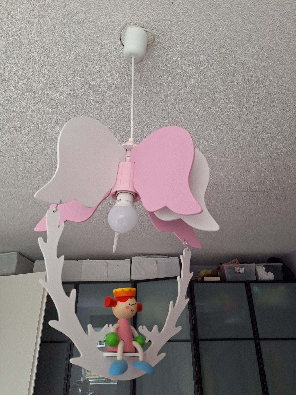 Leuke kinderlamp met strik en houten figuurtje, Ophalen, Overige merken, Gebruikt, Roze