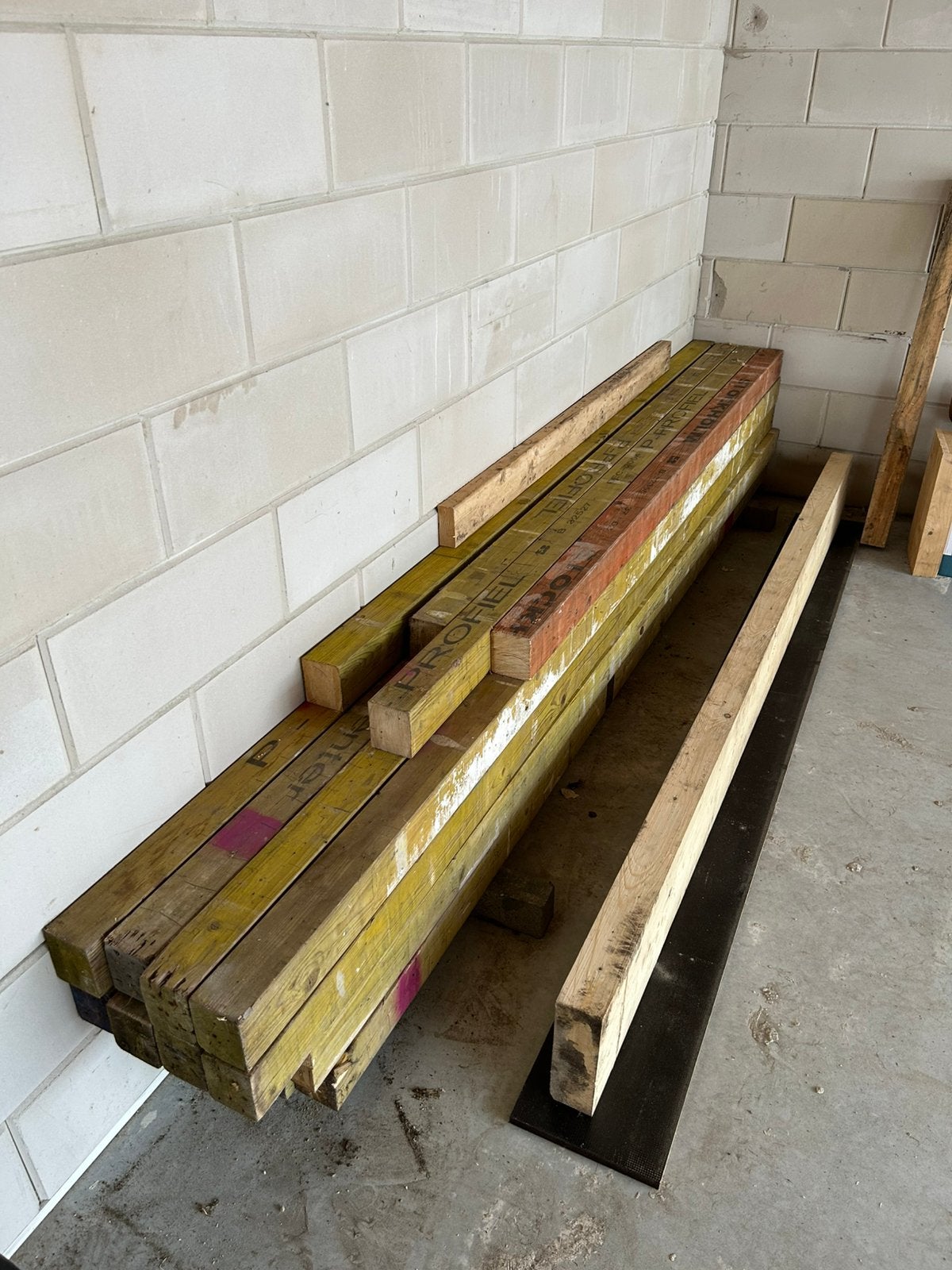 Metselprofielen 20x lengte: 280cm, Doe-het-zelf en Verbouw, Hout en Planken, Ophalen, Minder dan 25 mm, Zo goed als nieuw, 250 tot 300 cm