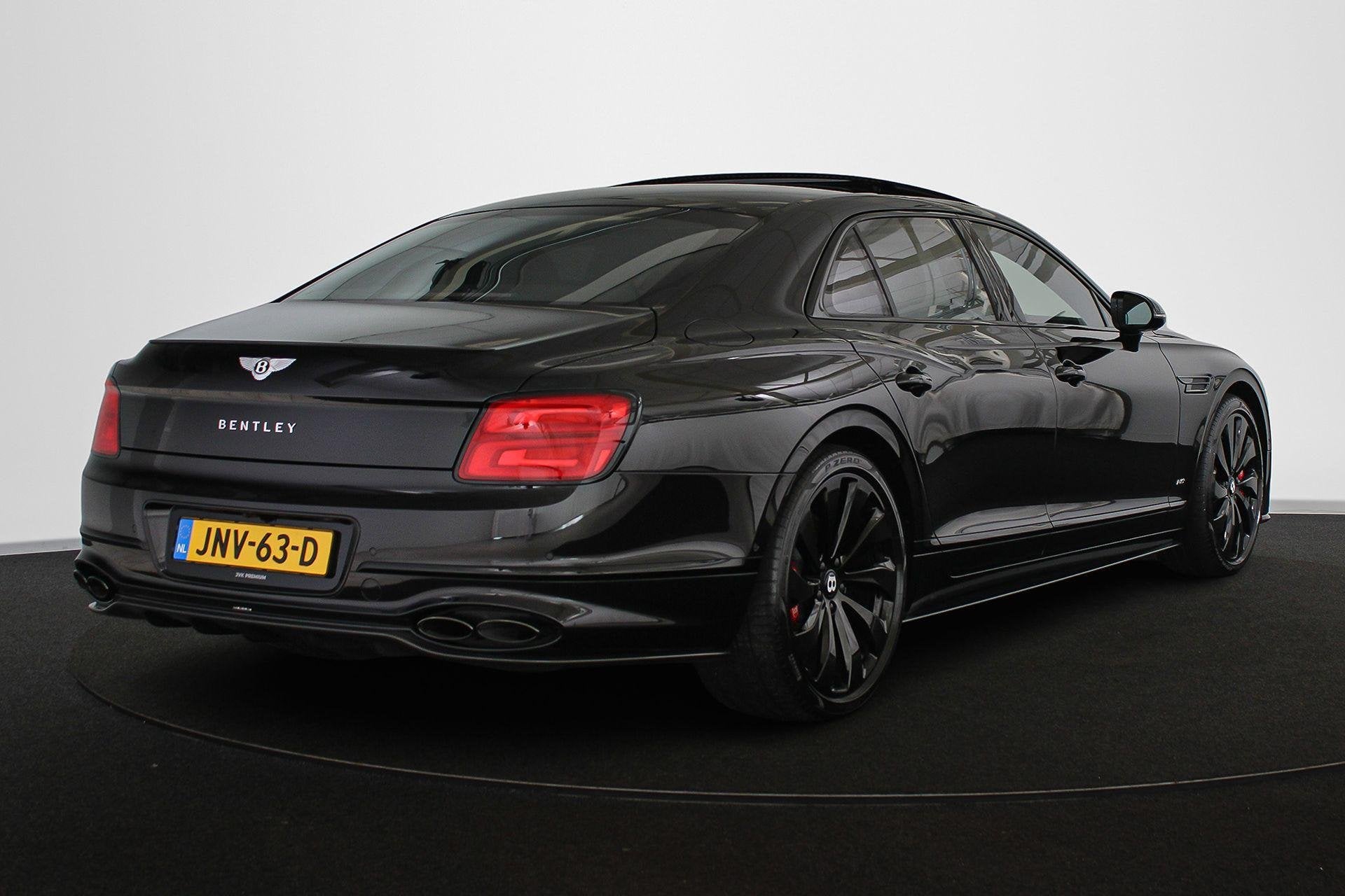 Bentley Flying Spur 4.0 V8 / First Edition / NAIM / Rotating, Auto's, Automaat, Gebruikt, Zwart, Leder