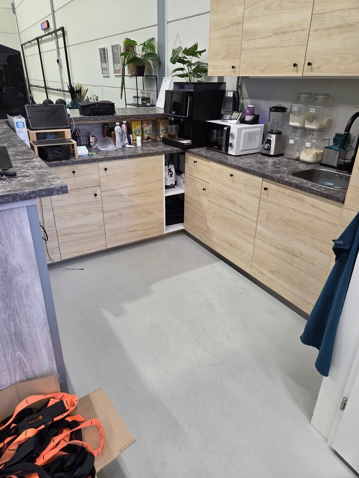 Complete keuken met extra aanrechtbladen/bar, Ophalen, Bruin, Hoekkeuken, Zo goed als nieuw