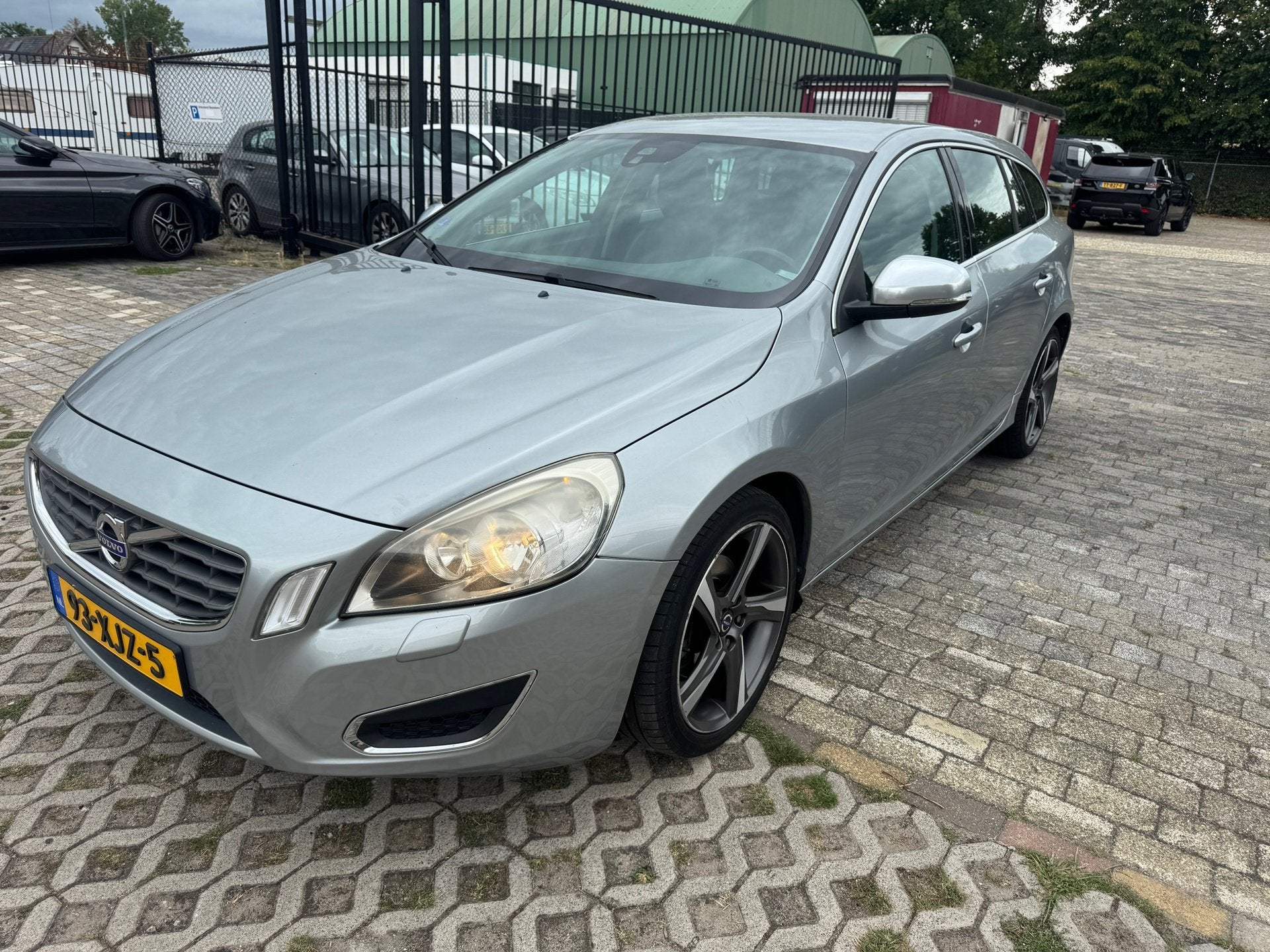 Volvo V60 1.6 T3 R-Design, Voorwielaandrijving, Gebruikt, 4 cilinders, 150 pk