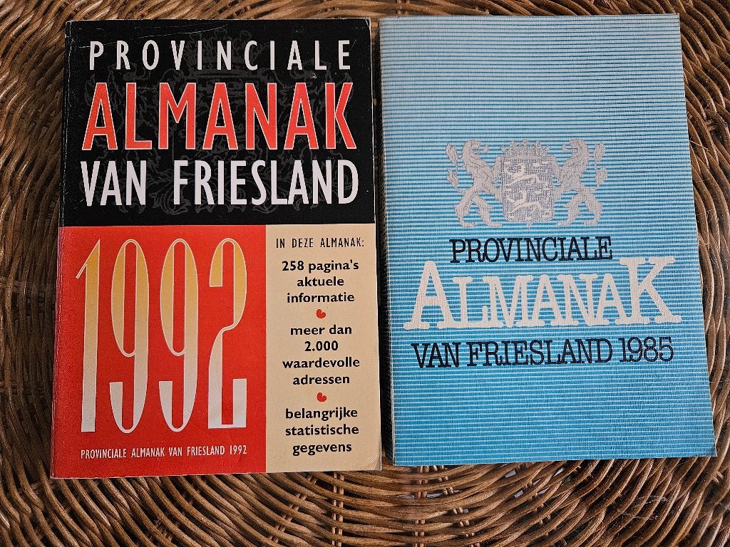 2x Provinciale Almanak van Friesland - 1985 en 1992, Ophalen of Verzenden, Gelezen