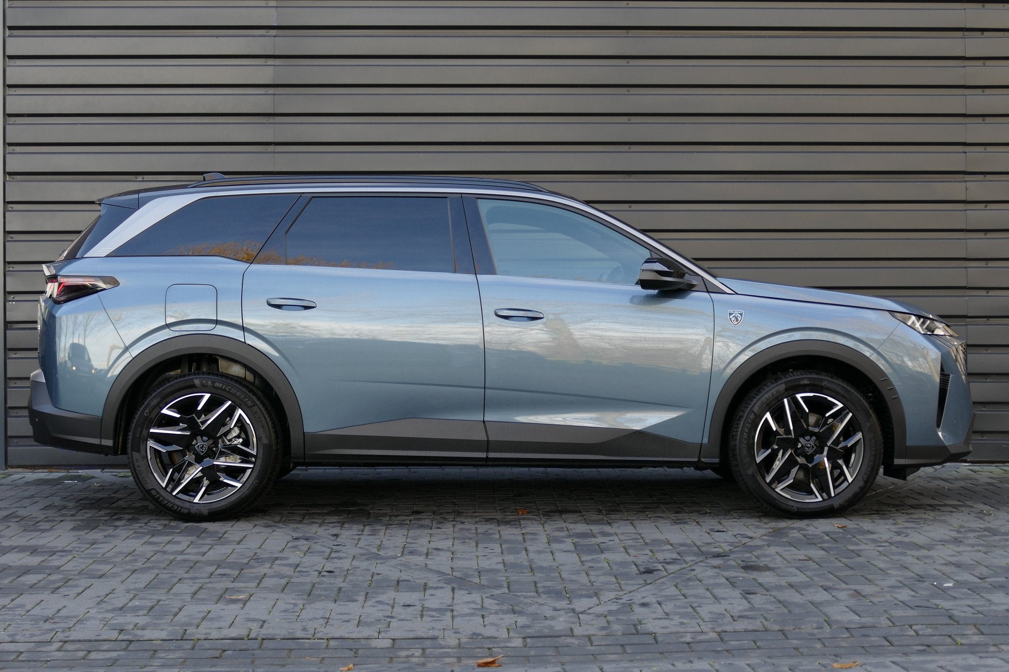 Peugeot 5008 1.2 HYBRID 145PK GT AUTOMAAT, Auto's, Gebruikt, 1199 cc, 7 stoelen, Wit