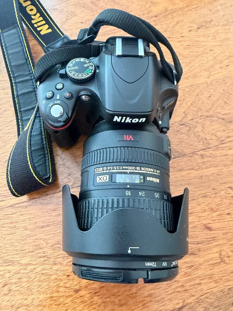 Nikon D5100 spiegelreflexcamera met 18-200mm lens en tas, Ophalen, Gebruikt, 24 megapixels, Nikon