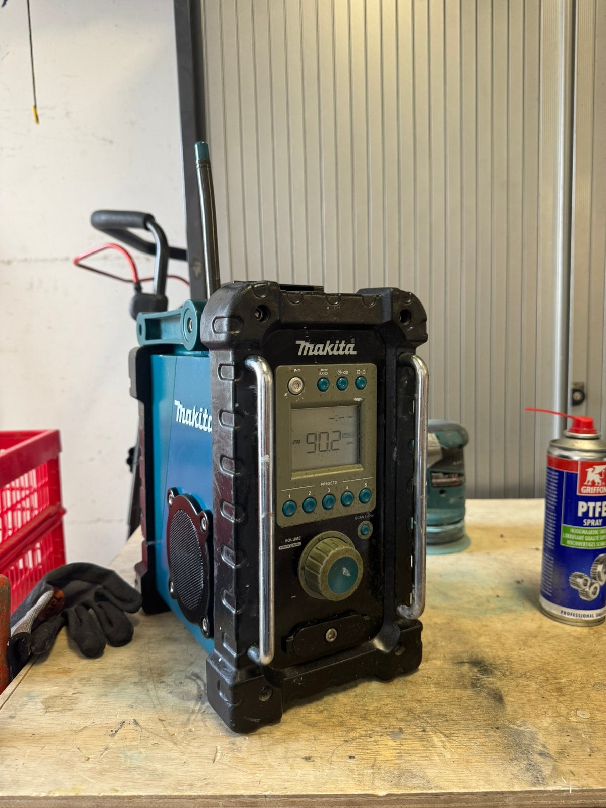 MAKITA BMR100 BOUWRADIO/RADIO NETTE STAAT, Ophalen of Verzenden, Zo goed als nieuw, Bouwradio
