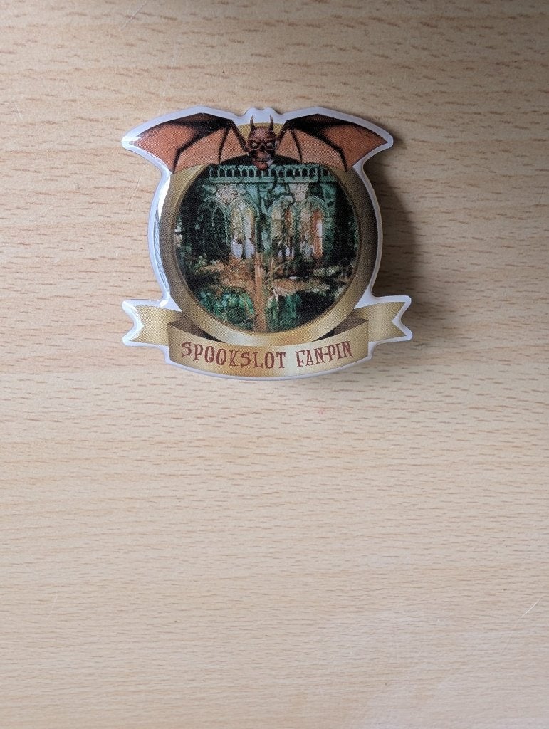 Efteling FAN MADE pin spookslot, Ophalen of Verzenden, Gebruikt, Button of Speldje