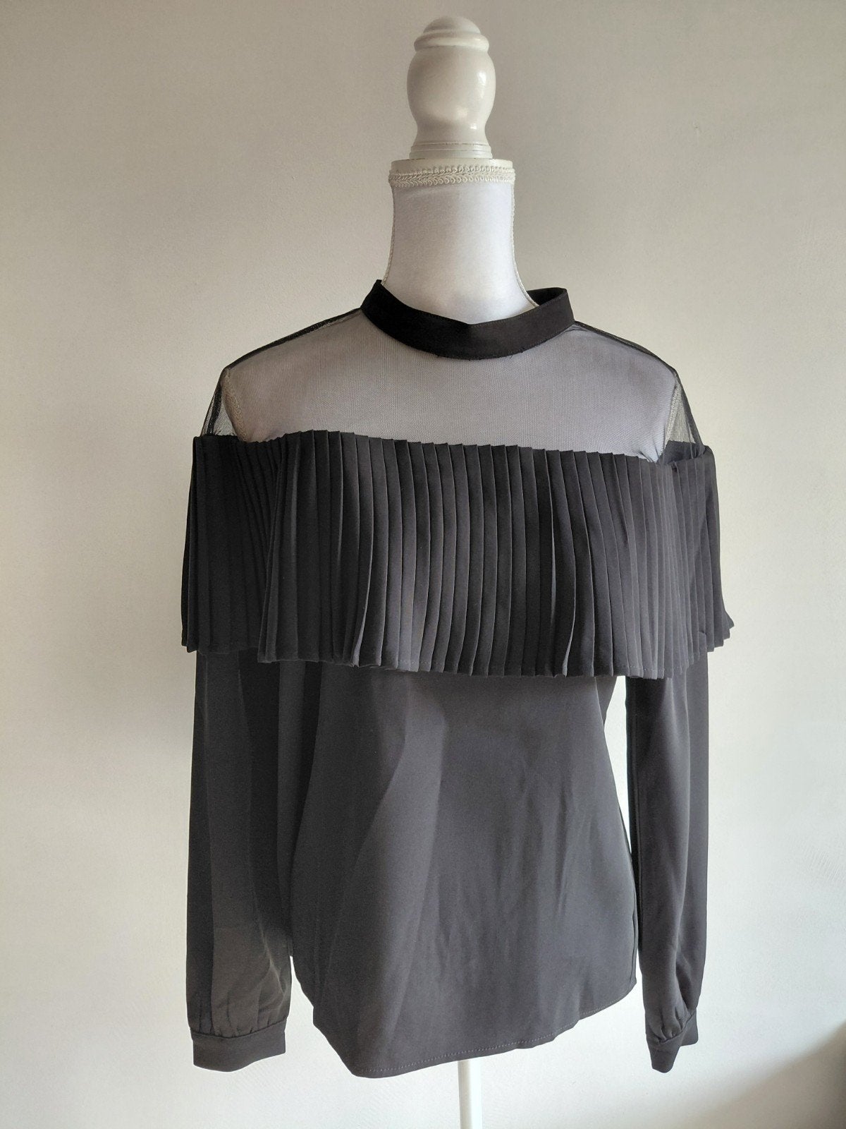 Lofty Manner Zwarte Blouse met Plissé Detail Maat L, Maat 42/44 (L), Ophalen of Verzenden, Zo goed als nieuw, Lange mouw