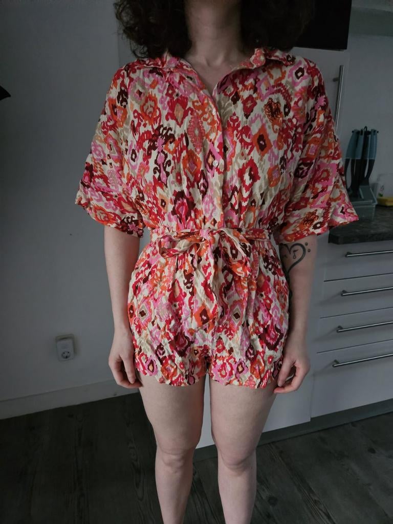 Gekleurde jumpsuit S, Kleding | Dames, Jumpsuits, Ophalen of Verzenden, Zo goed als nieuw, Maat 36 (S), Overige kleuren