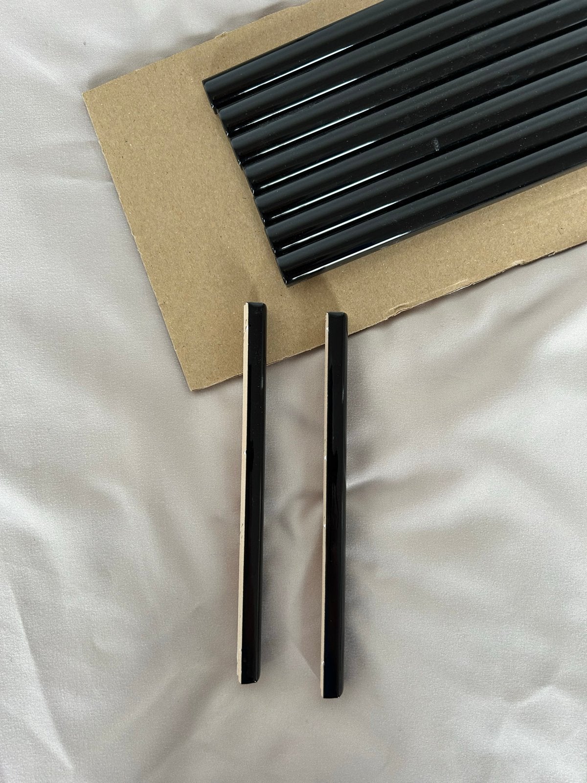 19x Zwarte glanzende tegelstrips - Nieuw, Keramiek, Overige typen, Nieuw, 20 tot 40 cm