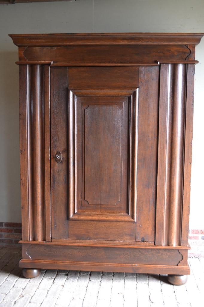 Prachtige antieke eiken houten Spinde kast, broodkast.