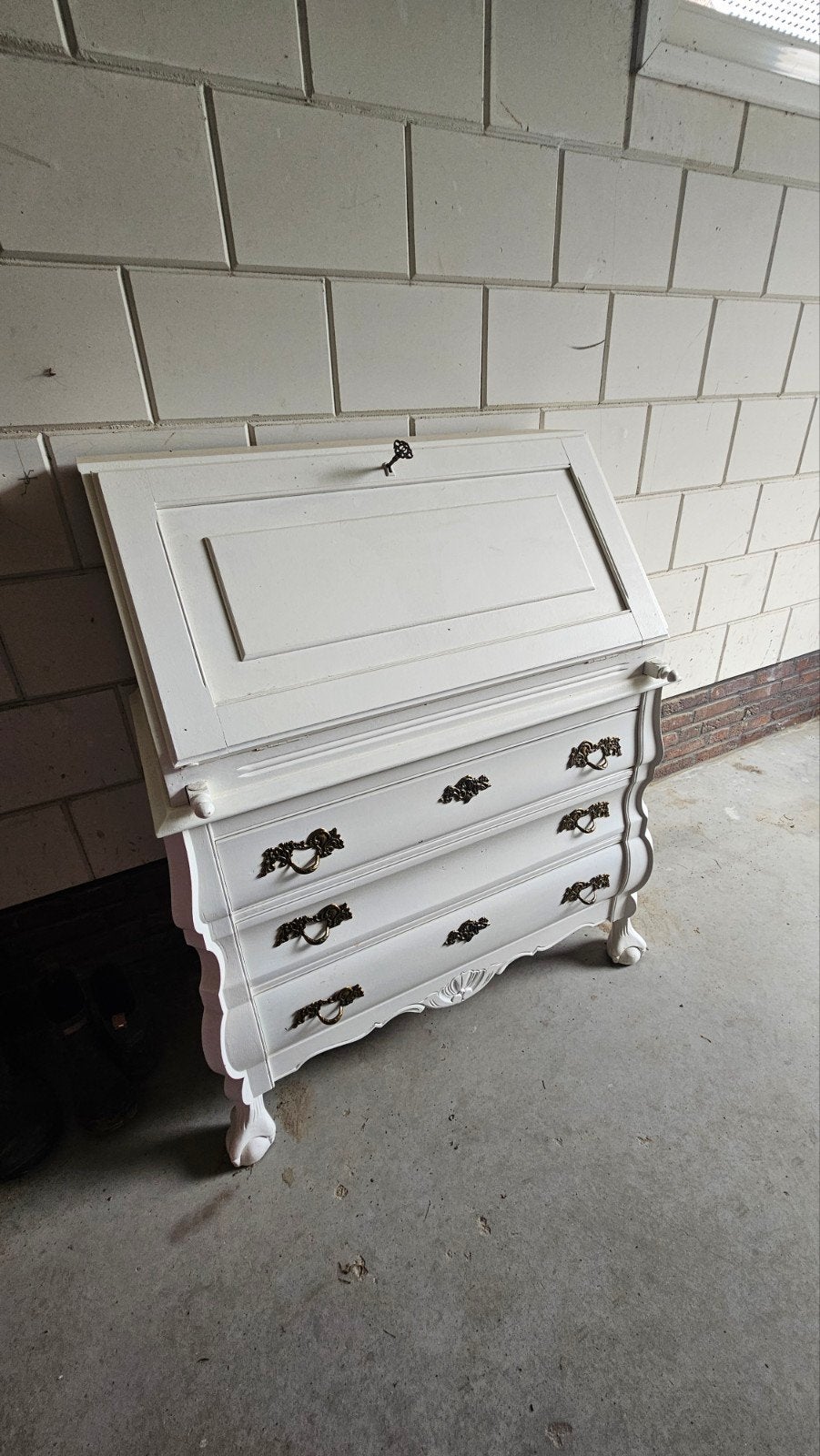 Antiek wit secretaire/buikkastje, Ophalen