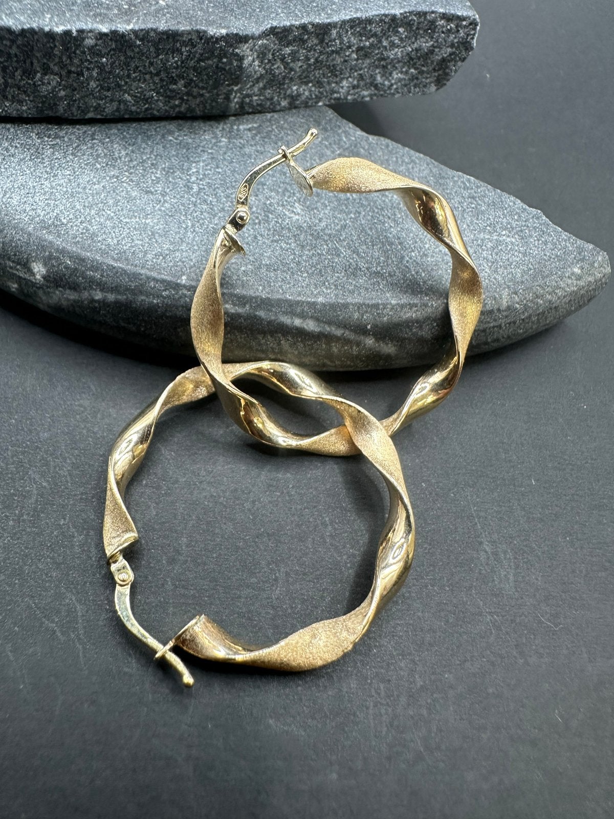 Prachtige 14k Gouden Wokkel Oorbellen - Zo goed als nieuw, Sieraden, Tassen en Uiterlijk, Oorbellen, Ophalen of Verzenden, Nieuw