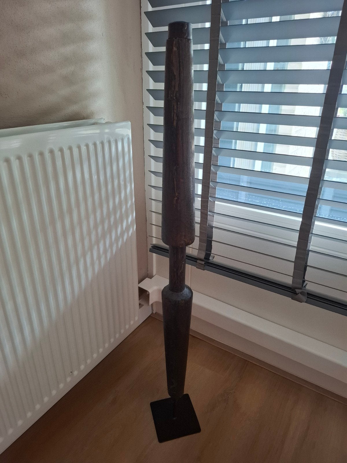 Landelijk,Sober,Uniek houten Ornament op ijzeren voet, Ophalen