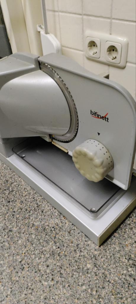 Bifinett vlees snijmachine, Ophalen