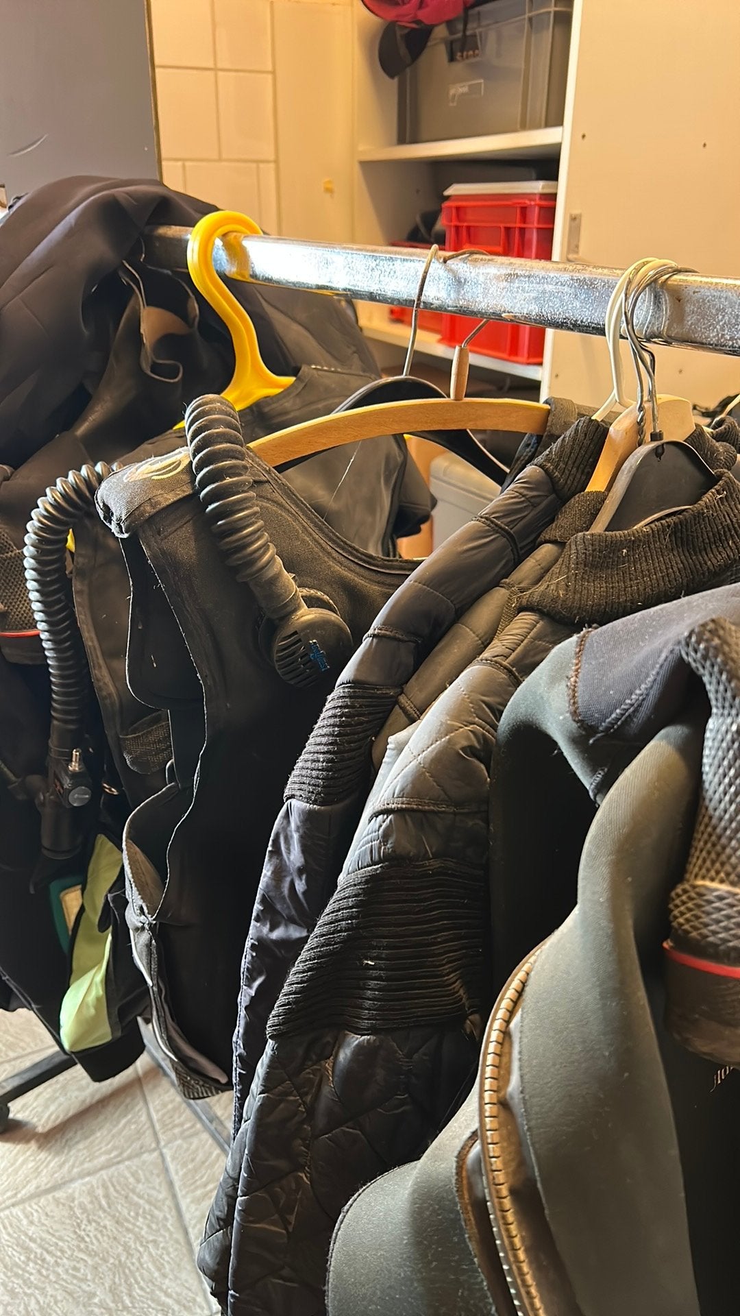 Drie northerndiver droogpakken en seaquest jackets, Watersport en Boten, Ophalen, Gebruikt, Duikpak
