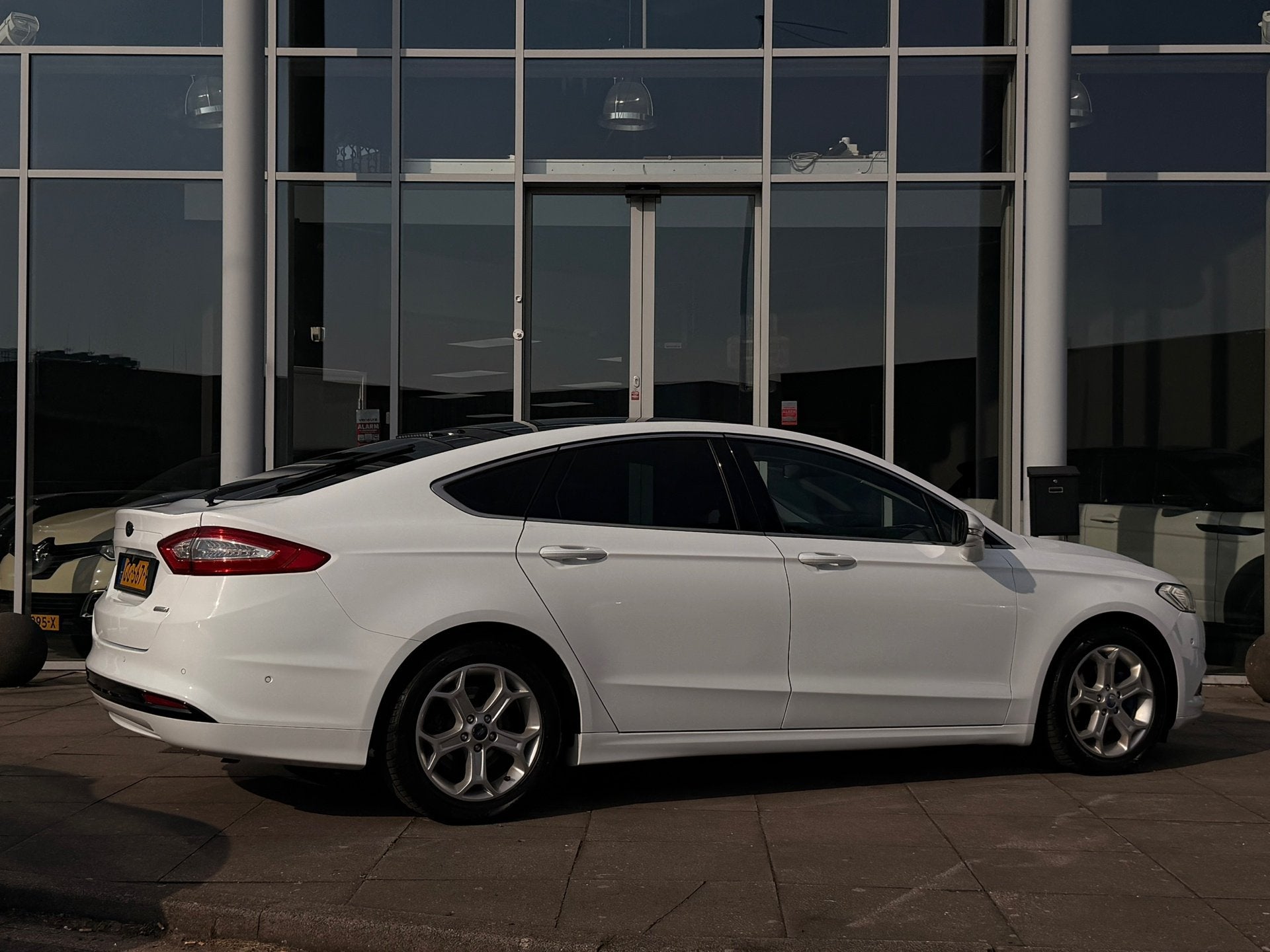 Ford Mondeo 1.5 Titanium|Camera|Pano|keyless|Led|Navi|Nap|de, Parkeersensor, 4 cilinders, Wit, Origineel Nederlands